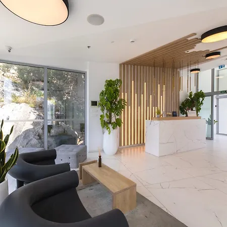 Saint Hildegard ホテル オミシュ