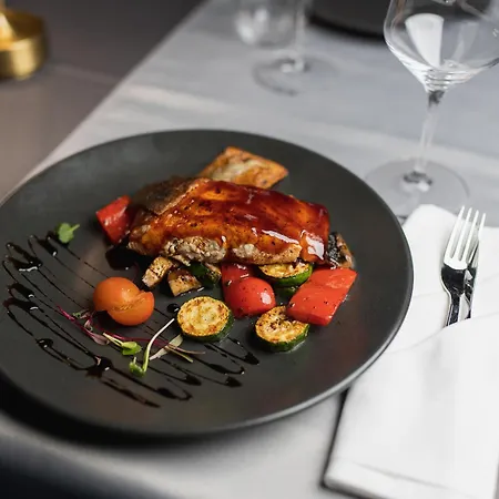 Saint Hildegard ホテル オミシュ