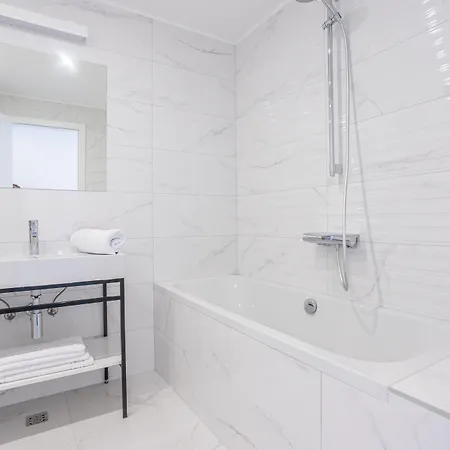 ホテル Saint Hildegard オミシュ